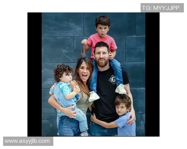 小明星与足球明星的爱情故事揭示了娱乐圈与体育界的甜蜜交集